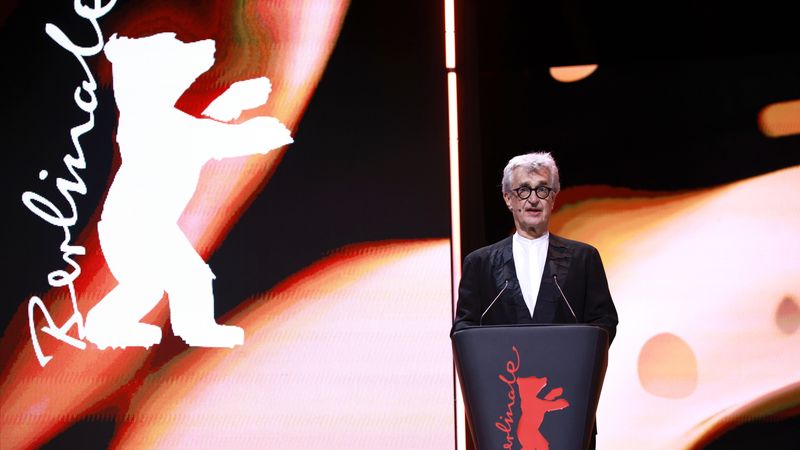 Wenders pide la unión de cineastas, periodistas y activistas en un mundo "fuera de control"