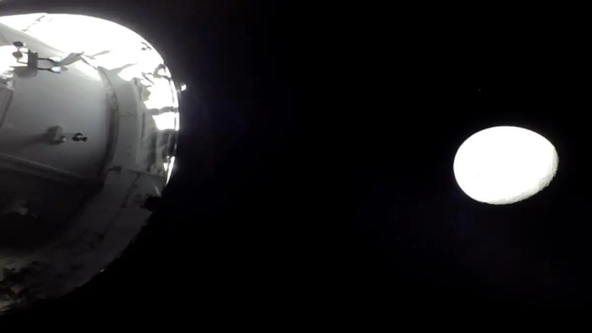En direct : les astronautes d'Artemis II s'apprêtent à découvrir la face cachée de la Lune