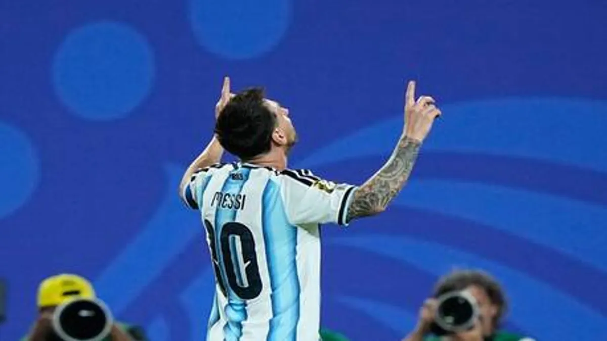 لا علاقة لبكاء ميسي في مباراة الجزائر بالرياضة.. عائلة اللاعب تصدر بيانا رسميا بشأن مرض والده