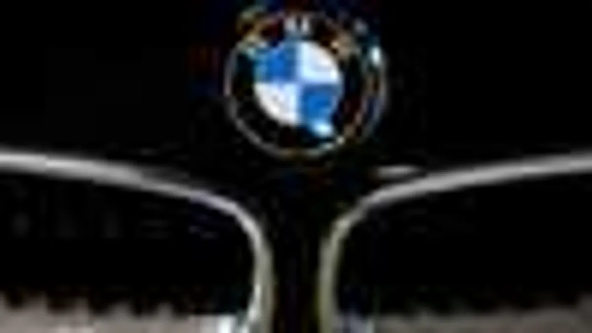 سهم BMW يهوي لأدنى مستوى منذ 2020 بعد خفض توقعات الأرباح
