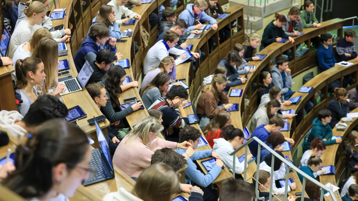 Künstliche Intelligenz: Warum Universitäten jetzt zurück zur Klausur müssen