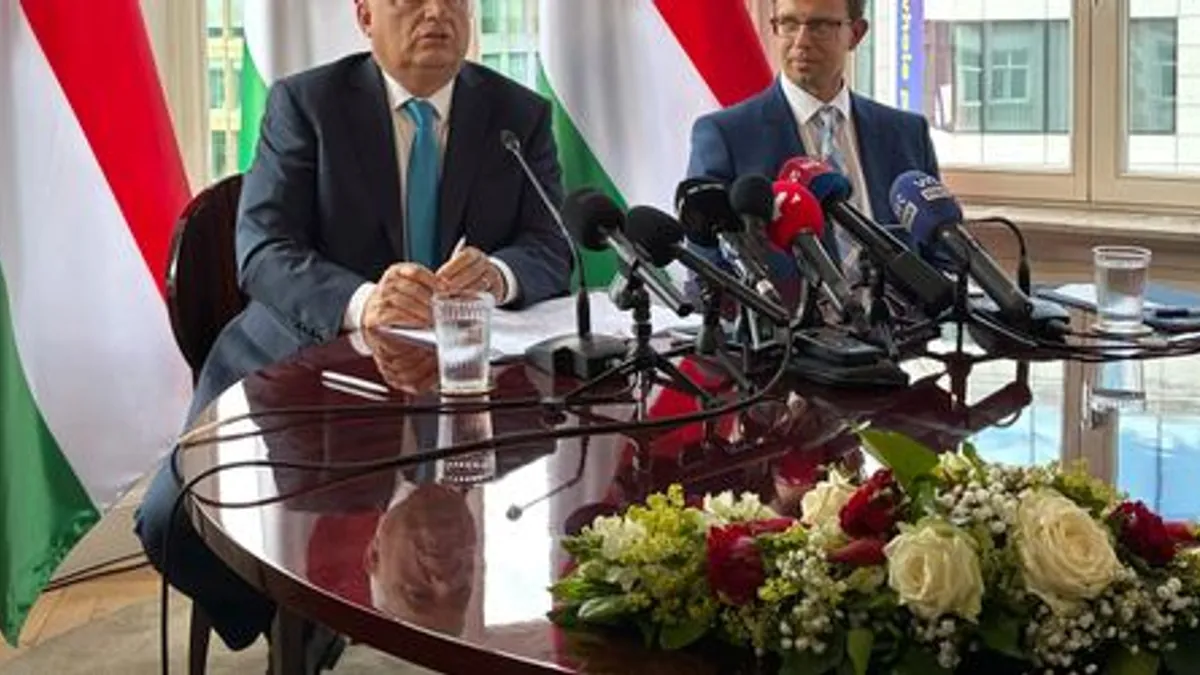 Viktor Orbán in Brüssel: Als eine Journalistin ihn mit »Herr Premierminister« anspricht, verzieht er keine Miene