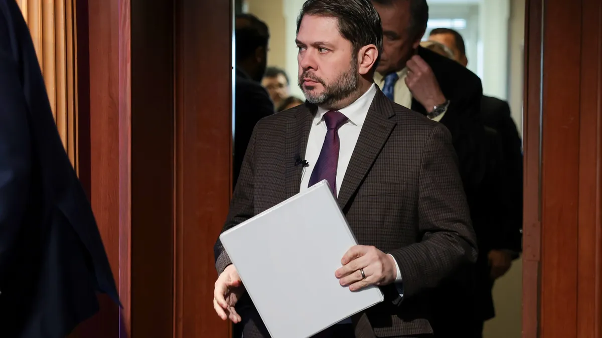 Exclusive: Arizona senator warns ‘ghost jobs’ are warping labor data, presses Trump admin to investigate