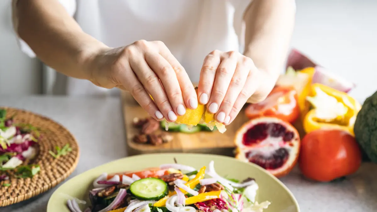 Muthanna Abusaada, nutricionista experto en longevidad, señala el cambio en la dieta que puede mejorar tu salud general