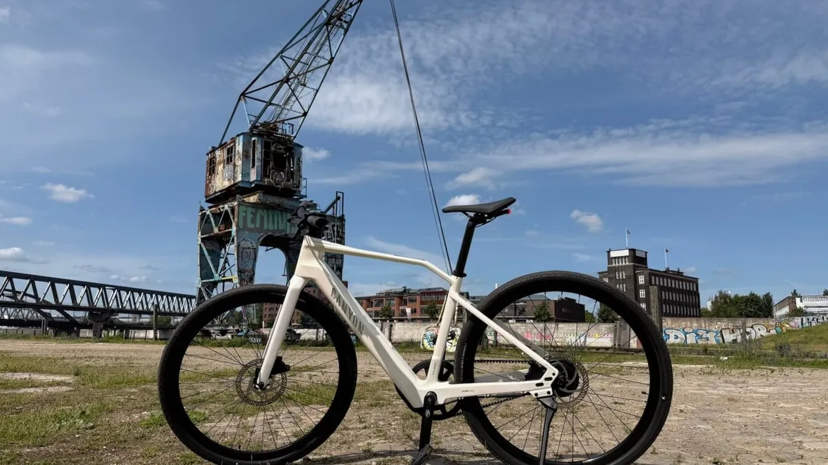 14 kg moins de 3 000 euros et moteur Bosch : on est déjà séduits par le nouveau vélo électrique de Canyon