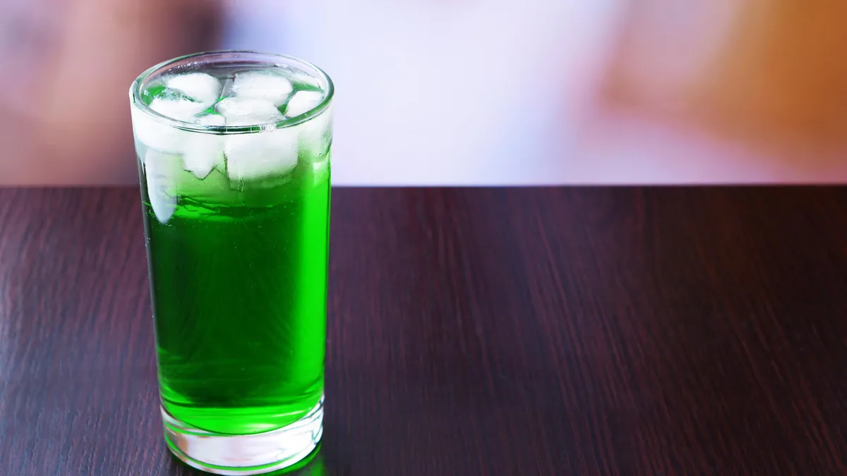 Sirops de menthe : le colorant qui donne la teinte verte est-il vraiment dangereux pour la santé ?