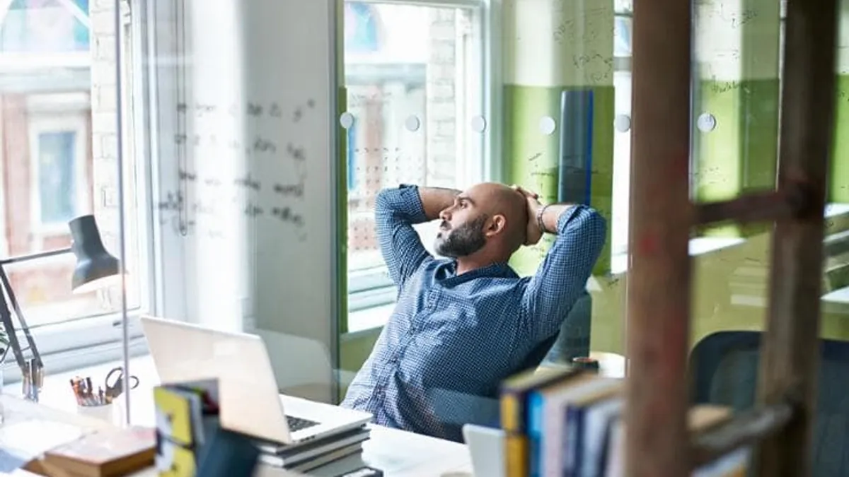 Sognare ‘a occhi aperti’ fino a 12 ore al giorno, quando ‘la vita parallela’ diventa una patologia