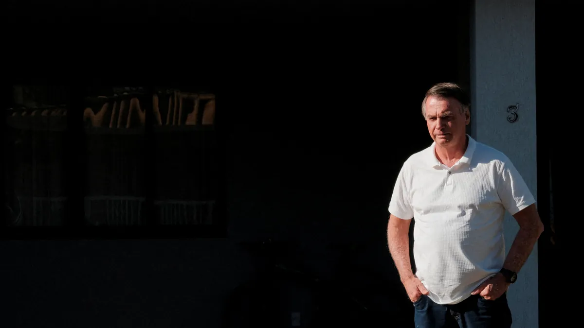 Polícia Civil pede a Moraes autorização para ouvir Bolsonaro em inquérito sobre apreensão de arma