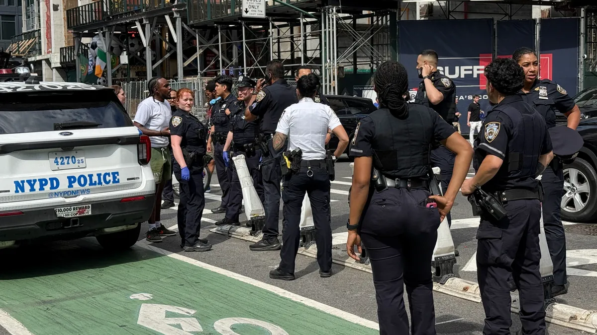 Tiros provocam correria na Times Square, em Nova York