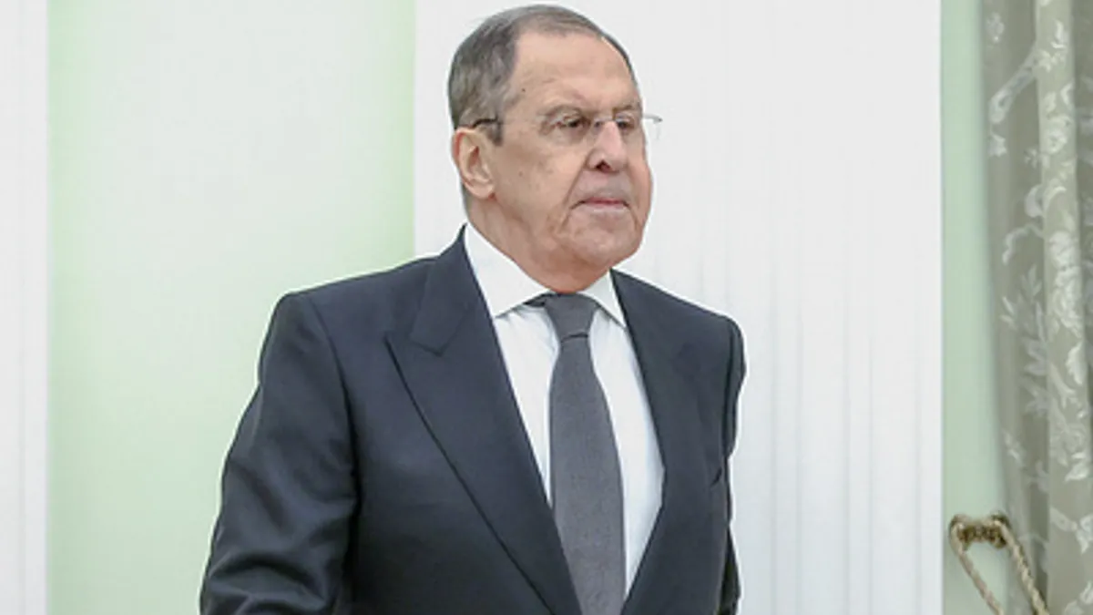 Лавров: планы Парижа поделиться "ядерным зонтиком" не укрепят ничью безопасность